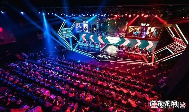 怎么看队友打游戏? 打游戏能赚钱吗?你怎么看?