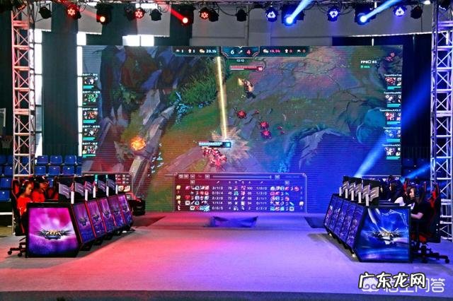 怎么看队友打游戏? 打游戏能赚钱吗?你怎么看?