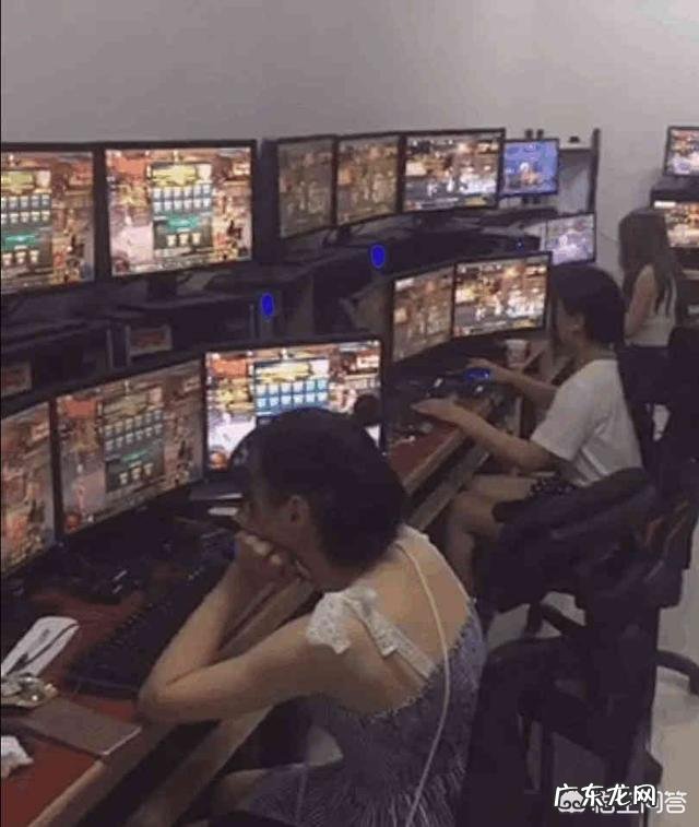 怎么看队友打游戏? 打游戏能赚钱吗?你怎么看?