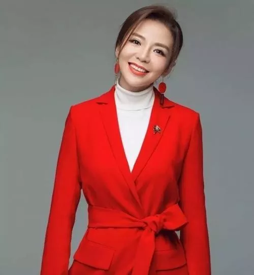 朱迅的父亲母亲为什么没在她身边 朱迅的父亲