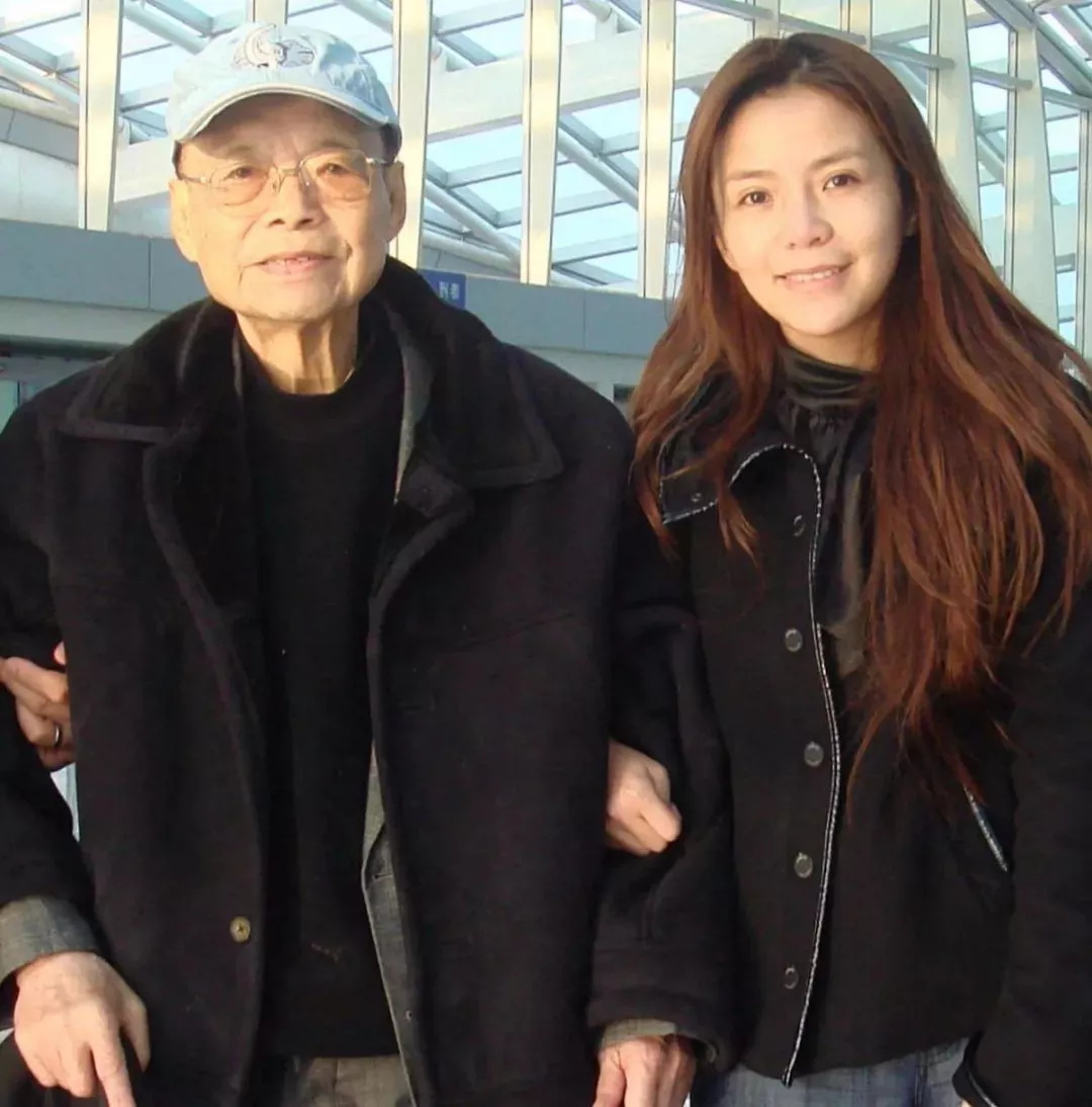 朱迅的父亲母亲为什么没在她身边 朱迅的父亲
