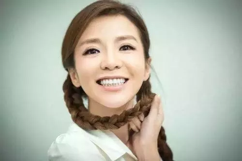 朱迅的父亲母亲为什么没在她身边 朱迅的父亲