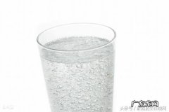 尿酸高喝弱碱性水好吗 喝弱碱性水好吗