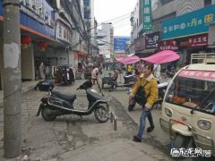 我现在想拿出一万块钱，做一点小本生意，在二三线城市做什么好呢？