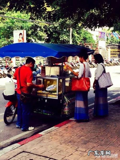 我现在想拿出一万块钱，做一点小本生意，在二三线城市做什么好呢？