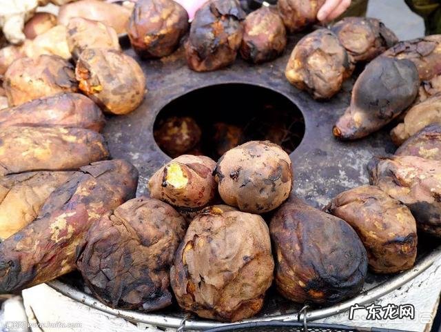 我现在想拿出一万块钱，做一点小本生意，在二三线城市做什么好呢？