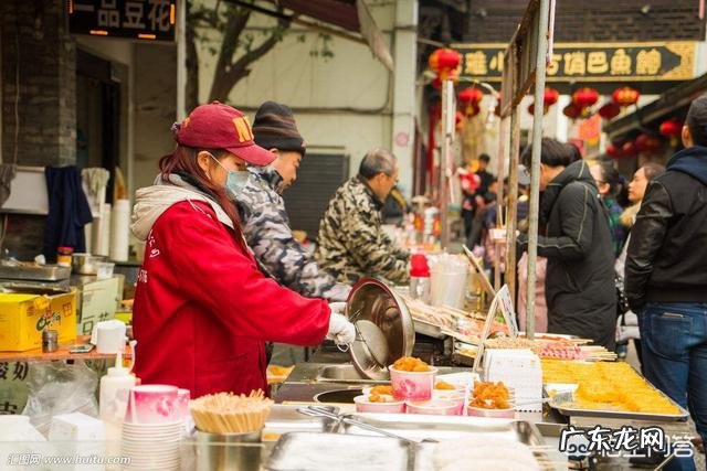 我现在想拿出一万块钱，做一点小本生意，在二三线城市做什么好呢？