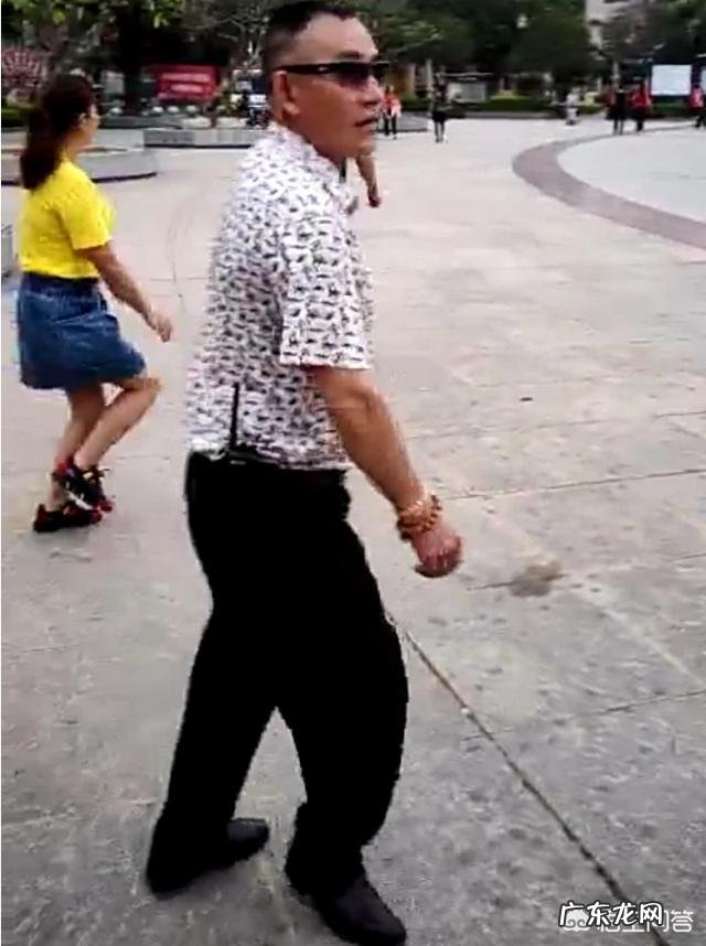 那么多广场舞大妈,有没有什么生意可以做?