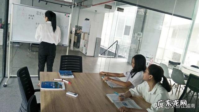 本人是广西人常年在越南边境居住请问能做什么生意?