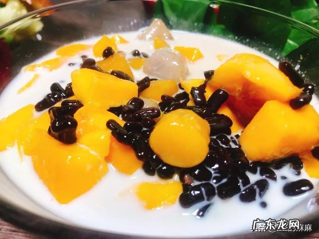 做自媒体真的可以月入过万么 互联网赚钱真的可以月入上万吗？玩传奇真的可以赚钱吗