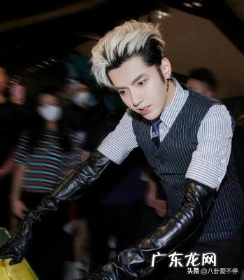 吴亦凡在EXO的地位 exo吴亦凡退队