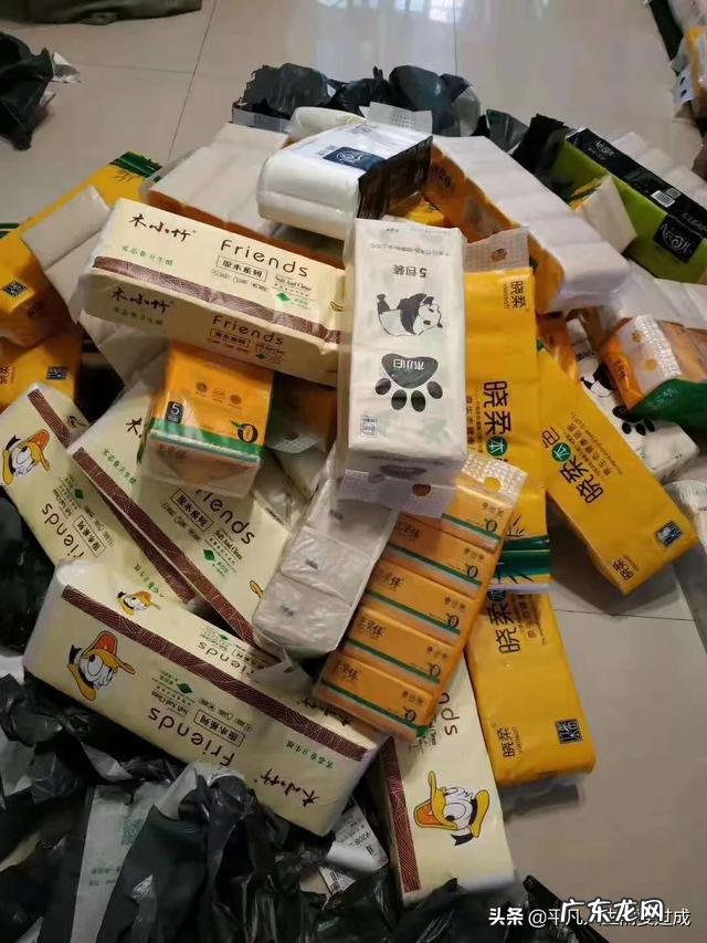 本人女，手头有10000元，想做点小生意，有什么好推荐一天挣200500就好