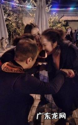 王菲不让李亚鹏结婚 王菲和李亚鹏差几岁