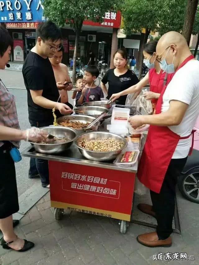 公园里花很多摆在一起像什么 疫情刚过,公园适合卖什么东西,准备摆个小摊?在公园摆地摊会被赶吗