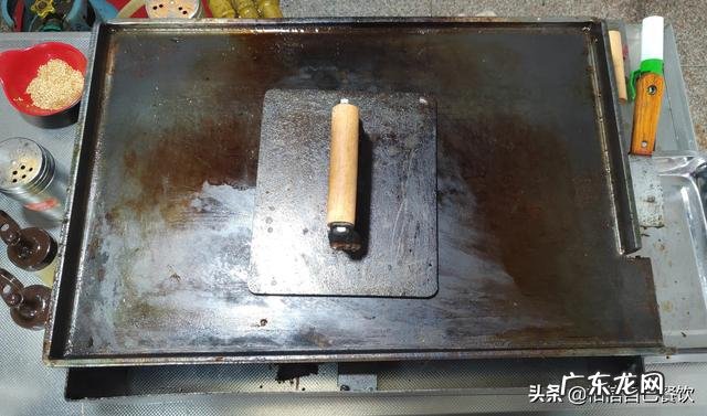 简单暴利的小吃 现在做什么小吃容易挣钱?为什么?卖什么小吃简单挣钱