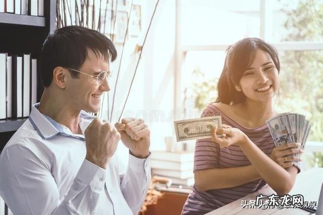 大学生刚踏入社会 大学生明明还没有踏入社会,为什么那么急着搞钱?大学生刚刚踏入社会的问题