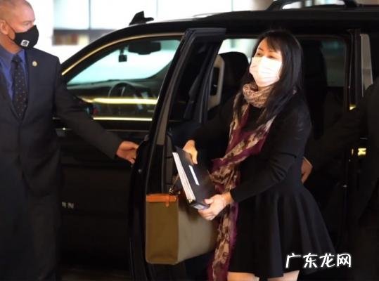 卫衣搭配什么裙子好看 黑色短裙怎么搭配