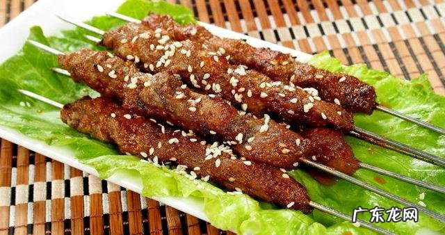 摆摊小吃大全 如果摆地摊,卖什么小吃生意会比较好,5元地摊小吃