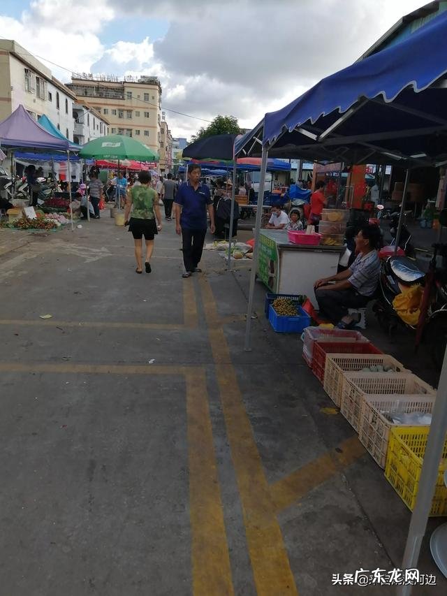 在农村摆地摊,应该卖什么好