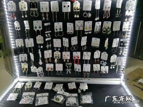 女人摆地摊卖什么挣钱 我们农民,晚上摆地摊,卖什么好赚钱,摆地摊卖什么火