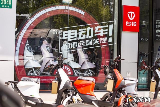 商场出售一辆电动车能赚一千多元