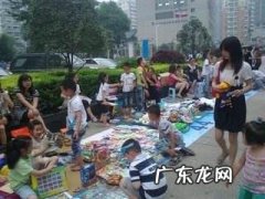 摆地摊挣钱 年底想摆摊挣点钱过年，卖什么好呢,过年摆地摊卖什么好