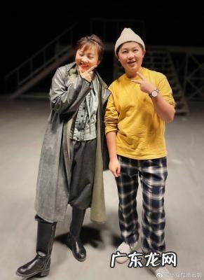 贾云哲和妻子同台照片 贾云哲图片