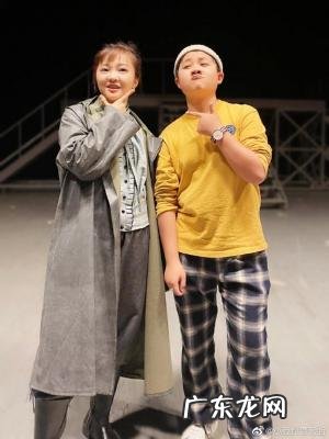 贾云哲和妻子同台照片 贾云哲图片