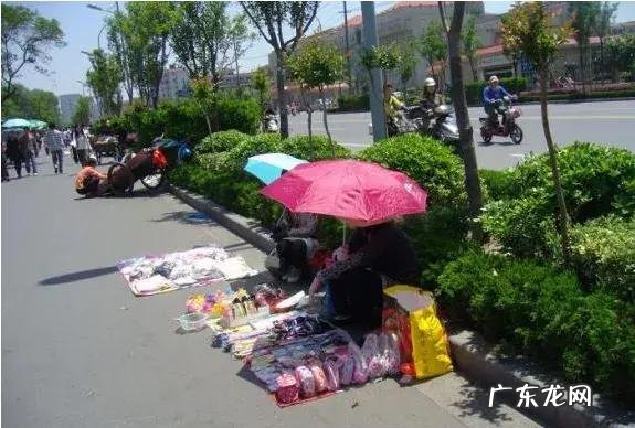 怎么都是说摆摊挣钱？