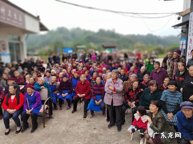 地摊卖书一天能赚多少 现在摆地摊能挣钱吗?摆地摊一年能挣多少钱