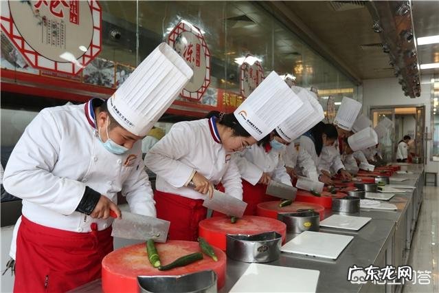 现在夫妻两个做餐饮,有什么好赚钱的餐饮小吃项目推荐的,快餐怎么做才赚钱?