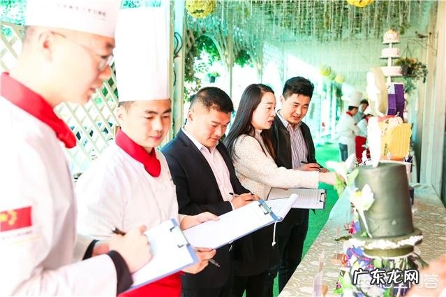 现在夫妻两个做餐饮,有什么好赚钱的餐饮小吃项目推荐的,快餐怎么做才赚钱?