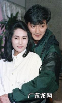 何家劲的老婆是杨丽菁吗 何家劲的老婆