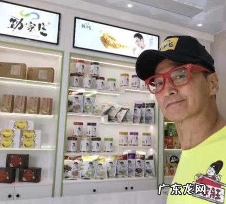 何家劲的老婆是杨丽菁吗 何家劲的老婆