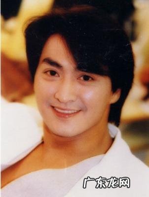 何家劲的老婆是杨丽菁吗 何家劲的老婆