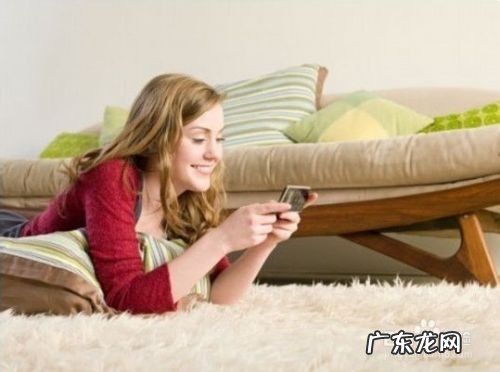 夜里玩手机的健康知识,卫生健康知识小常识?