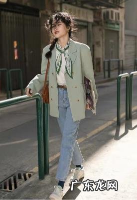 西装怎么搭配好看 小西装怎么搭配