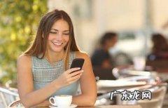 吃饭玩手机的危害,吃饭玩手机不尊重人吗？