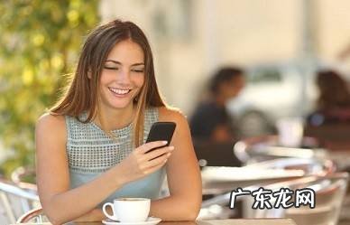 吃饭玩手机的危害,吃饭玩手机不尊重人吗？