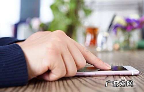 学生上课玩手机怎么办 学生在校玩手机如何处理,初中学生打架怎么处理？