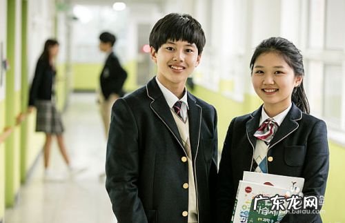 学生上课玩手机怎么办 学生在校玩手机如何处理,初中学生打架怎么处理？