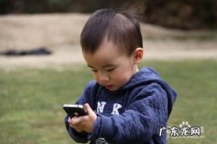 小孩子玩手机的原因,学生喜欢玩手机的原因？