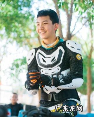 胡军的儿子和女儿叫什么名字 胡军儿子