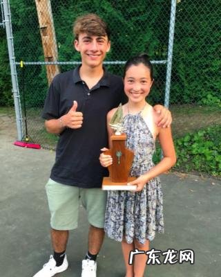 胡军的儿子和女儿叫什么名字 胡军儿子