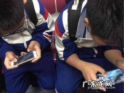 学生玩手机的十大危害,手机的危害20条简短?