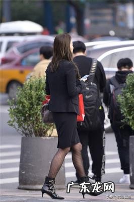 穿黑色丝袜翻译 穿黑色丝袜