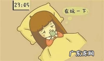 经常玩手机的危害,一天看手机十小时后果?