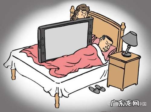 睡前玩手机的危害,睡前玩手机的十大危害?