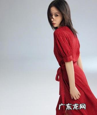 牛仔短裙怎么搭配衣服 牛仔短裙怎么搭配