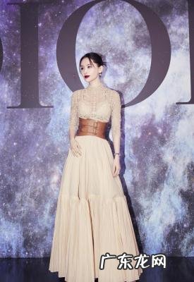 牛仔短裙怎么搭配衣服 牛仔短裙怎么搭配